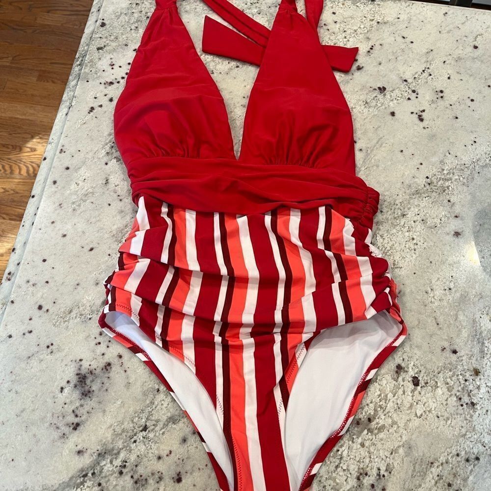 Cupshe Red Striped High Back Halter Tie One Piece Swimsuit sz M NWOT